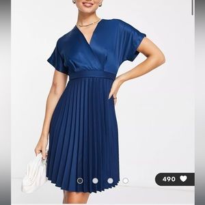 LIKE NEW!! Women’s Closet London navy blue satin pleated dress